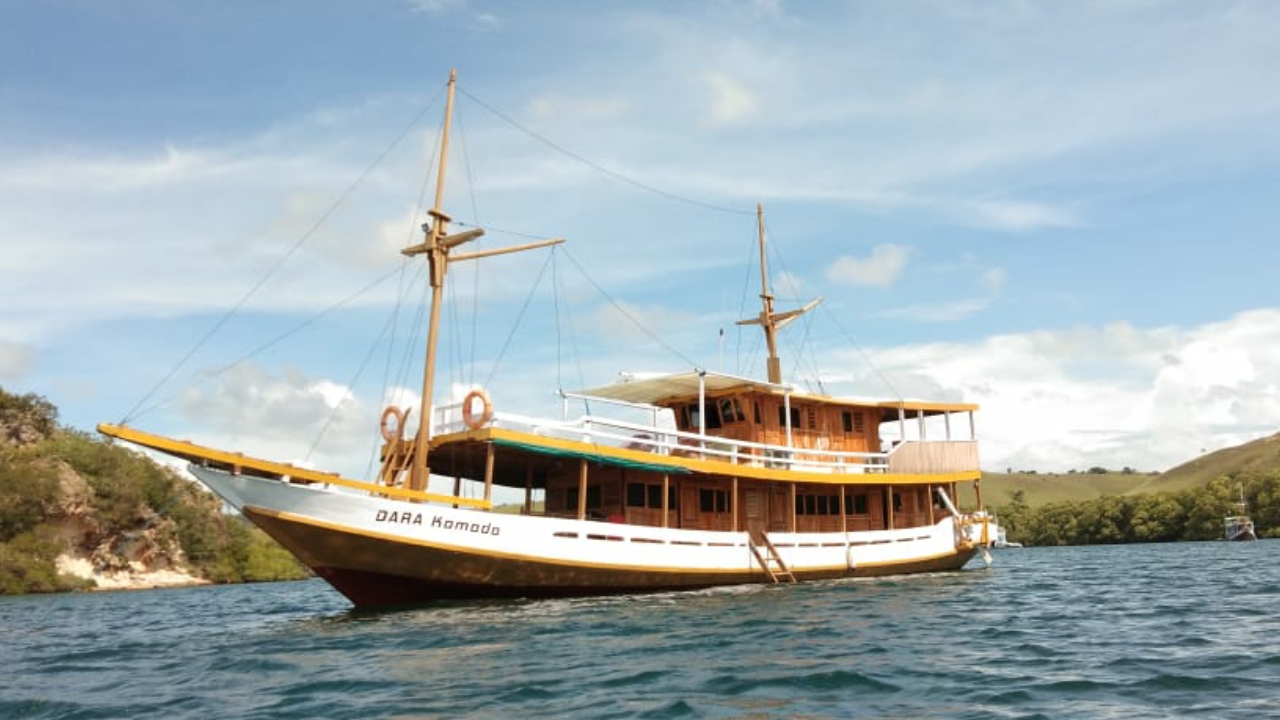 sewa kapal dara komodo