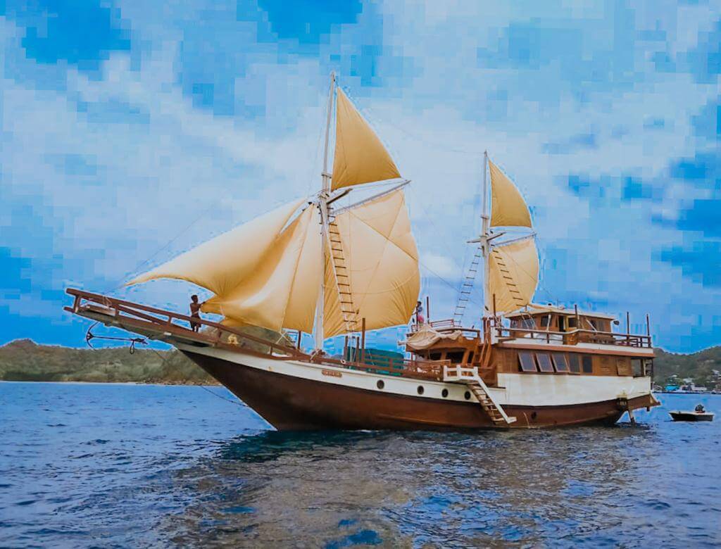 Sewa Kapal Phinisi Amalia Bahari
